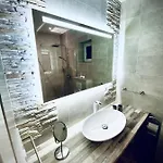 Trendy House 193 *